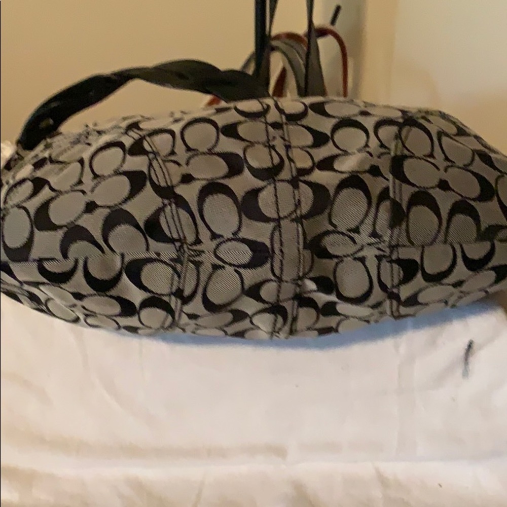 Coach signature shoulder handbag - Picture 5 of 7